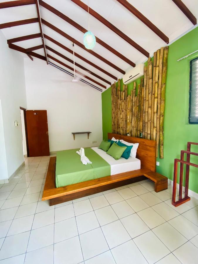 Surf N Spice - Hiriketiya Hotel Dikwella Ngoại thất bức ảnh